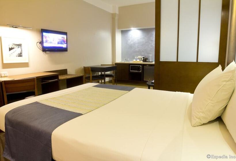 Microtel By Wyndham Acropolis