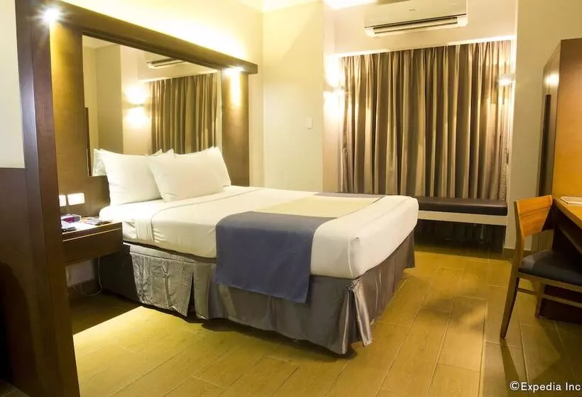 Microtel By Wyndham Acropolis