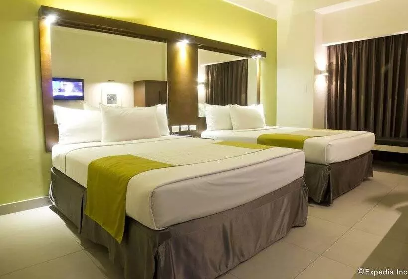 Microtel By Wyndham Acropolis