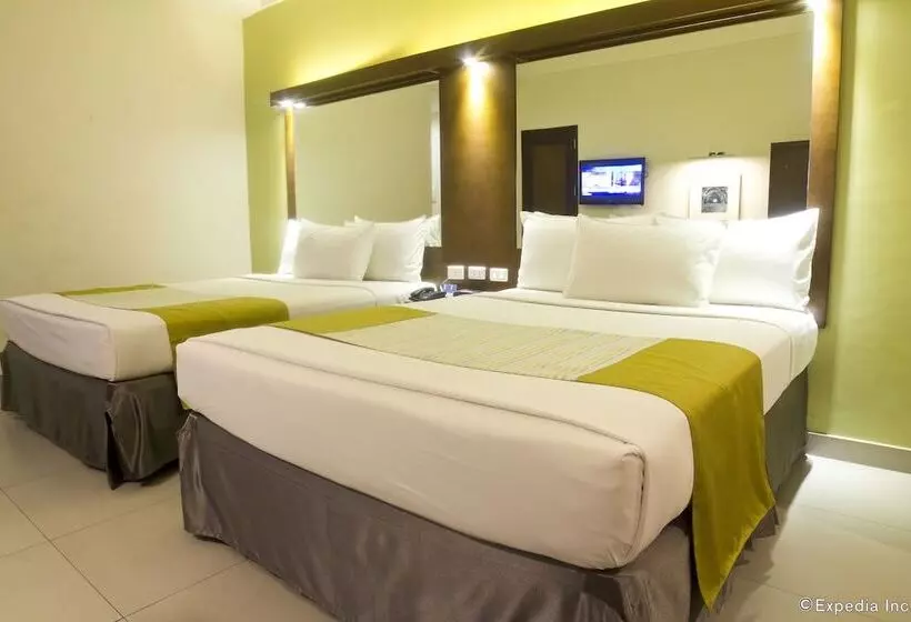 Microtel By Wyndham Acropolis