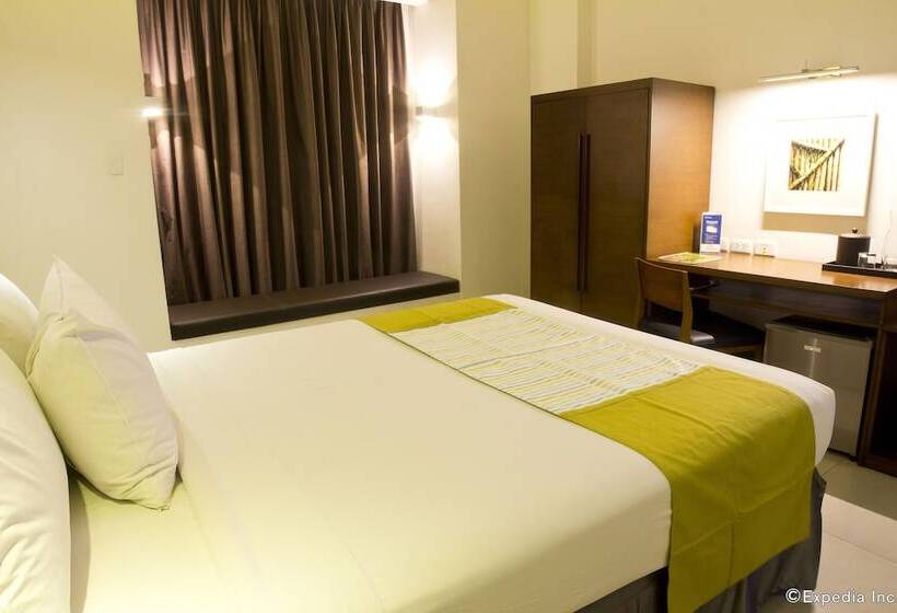 Microtel By Wyndham Acropolis