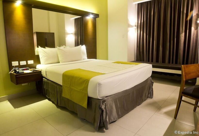 Microtel By Wyndham Acropolis