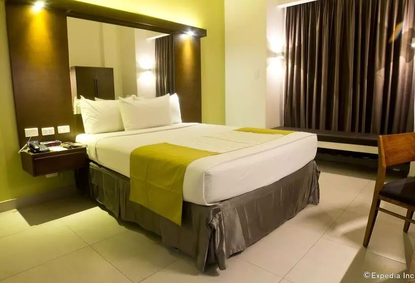 Microtel By Wyndham Acropolis