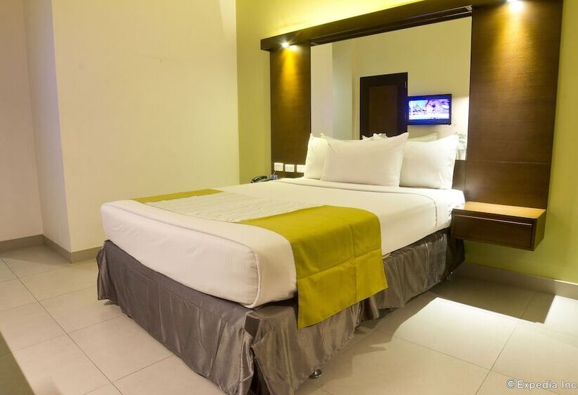 Microtel By Wyndham Acropolis