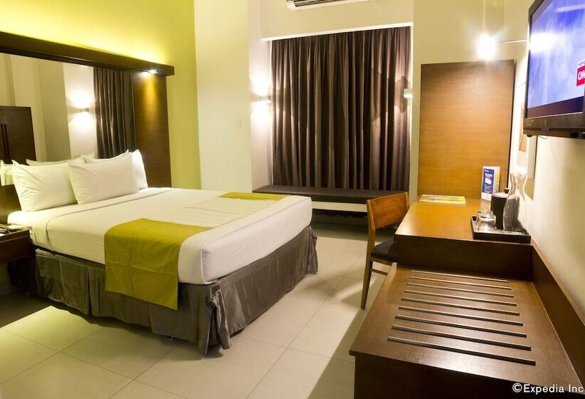 Microtel By Wyndham Acropolis