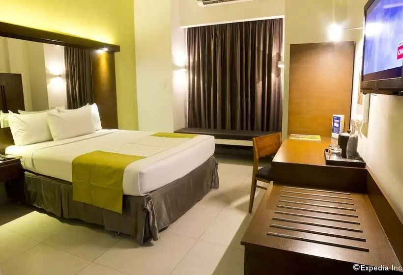 Microtel By Wyndham Acropolis