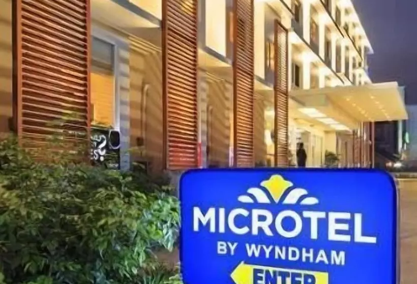 Microtel By Wyndham Acropolis