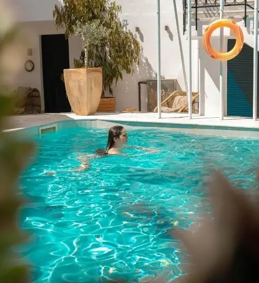 Nami Hotel & Suites