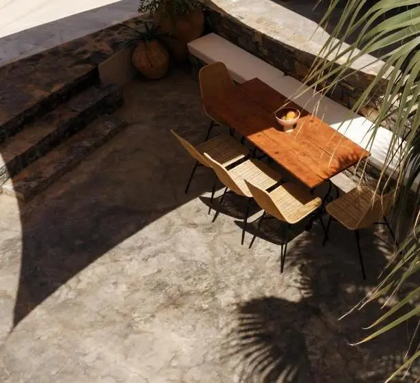 Nami Hotel & Suites