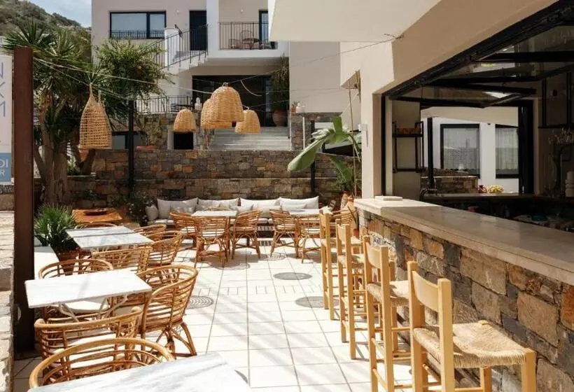 Nami Hotel & Suites