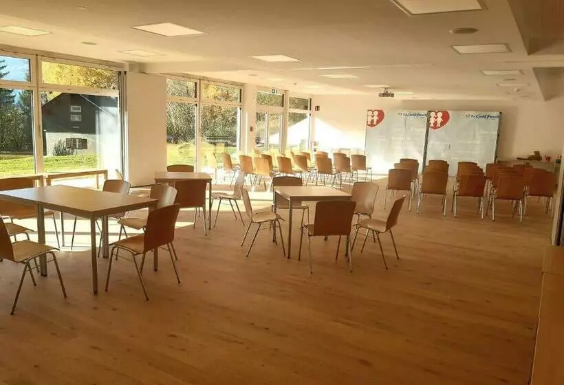 ユースホステル Haus Der Freundschaft   Gemeinnütziges Kinder  Und Jugendgästehaus