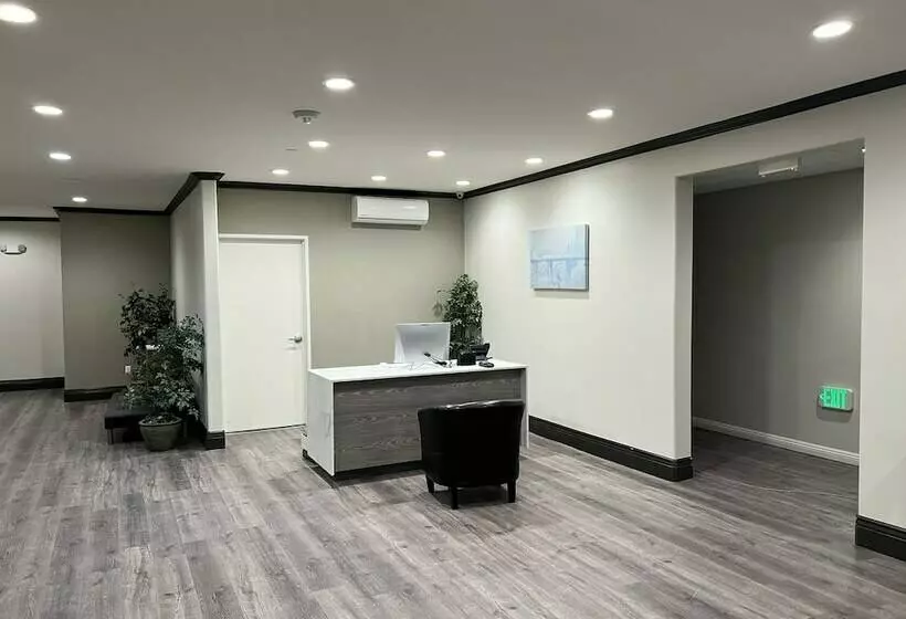 Hotelli Aspire Inn & Suites Orange