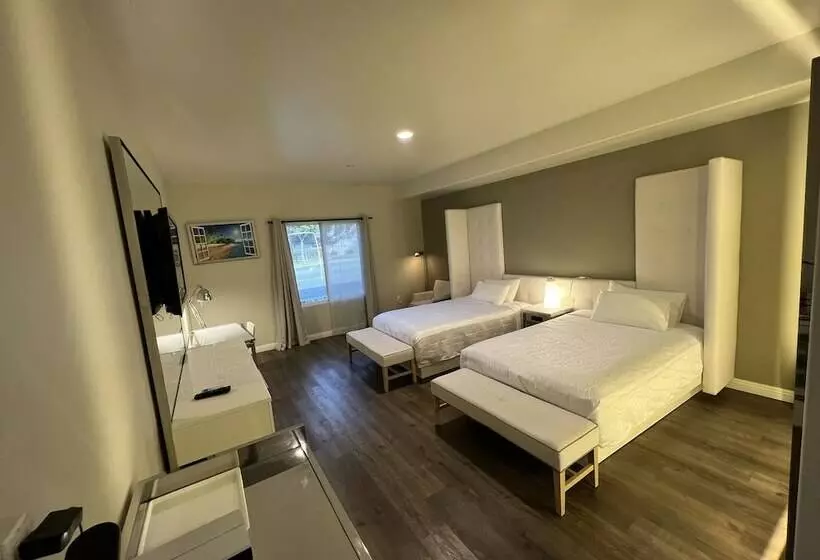 Hotelli Aspire Inn & Suites Orange