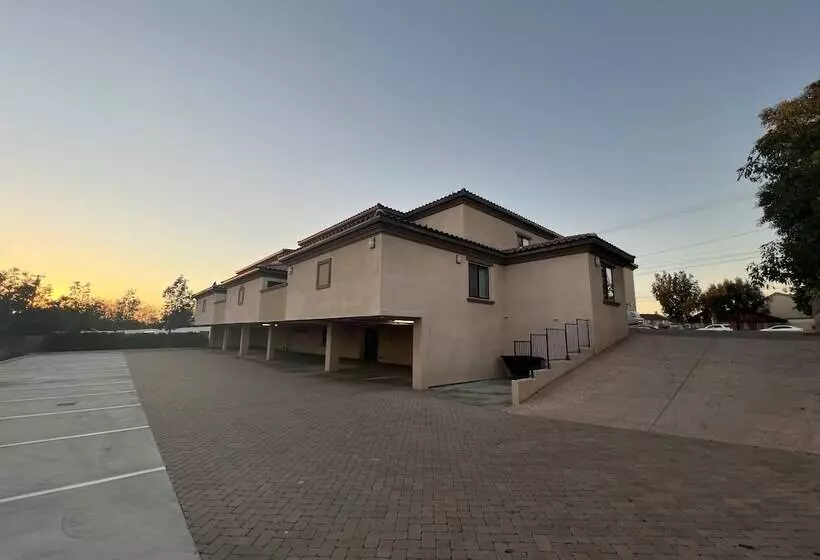 Hotelli Aspire Inn & Suites Orange