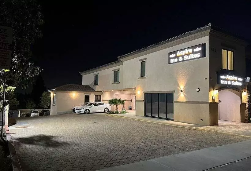 Hotelli Aspire Inn & Suites Orange