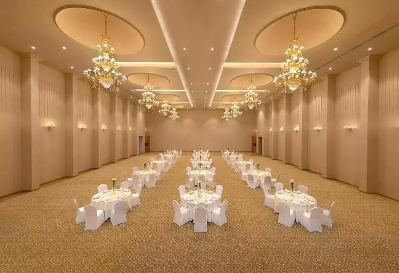 ホテル Time Square Resort & Spa Bhuj