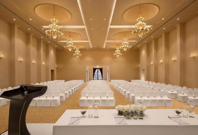 בית מלון כפרי Time Square Resort & Spa Bhuj