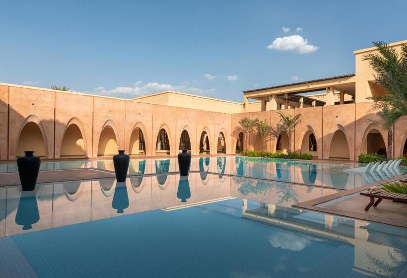 בית מלון כפרי Time Square Resort & Spa Bhuj