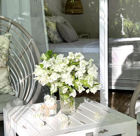 پانسیون Fairytale Inn