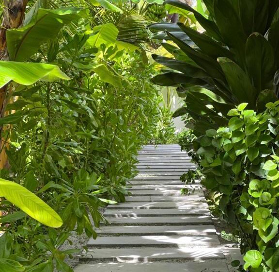 پانسیون Fairytale Inn