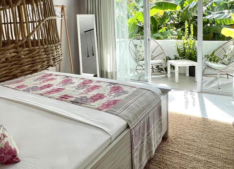 پانسیون Fairytale Inn