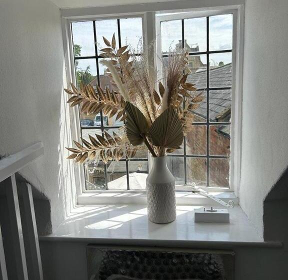 پانسیون Siam Cottage Guesthouse Over 300 Years Old With Thai Restaurant