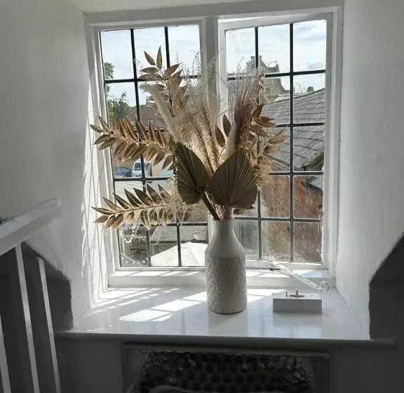 ペンション Siam Cottage Guesthouse Over 300 Years Old With Thai Restaurant