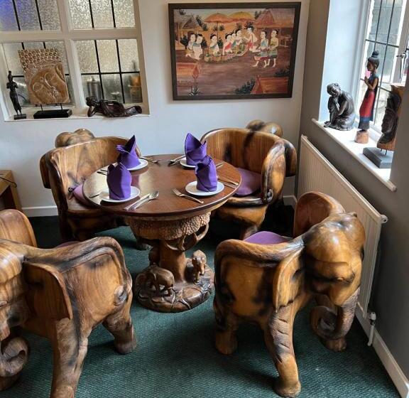 پانسیون Siam Cottage Guesthouse Over 300 Years Old With Thai Restaurant