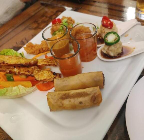 پانسیون Siam Cottage Guesthouse Over 300 Years Old With Thai Restaurant