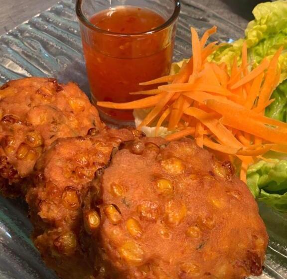 پانسیون Siam Cottage Guesthouse Over 300 Years Old With Thai Restaurant