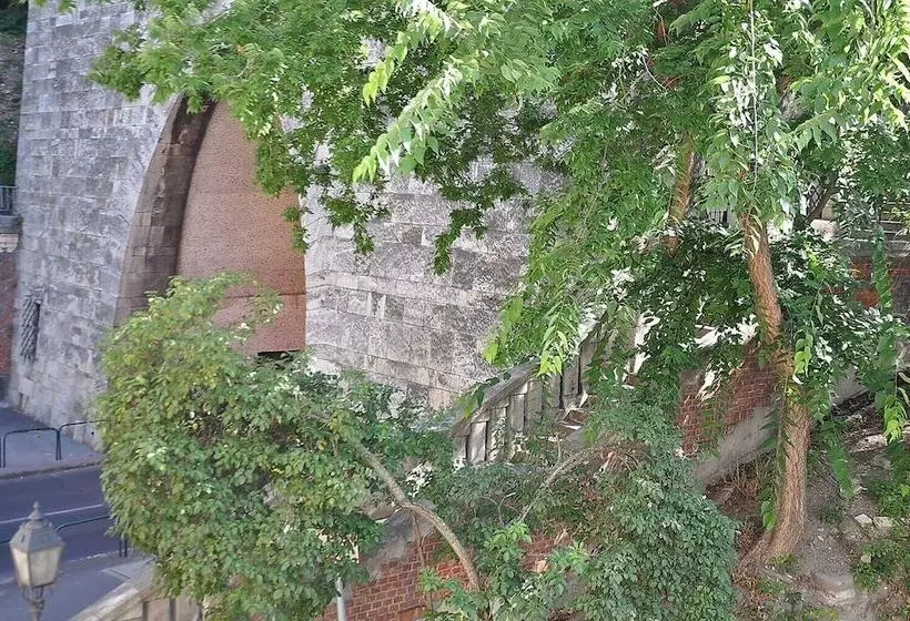 Váralja Home