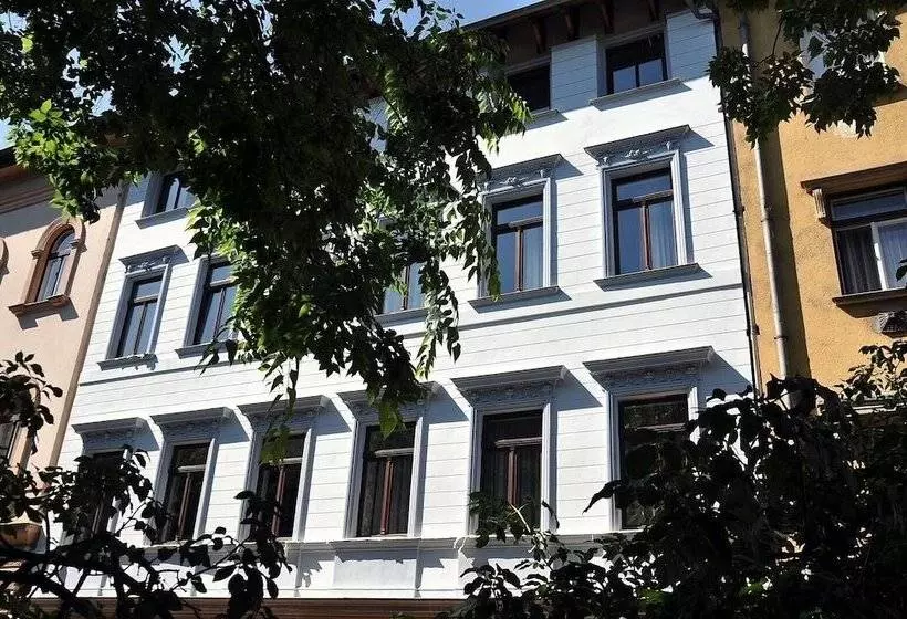 Váralja Home