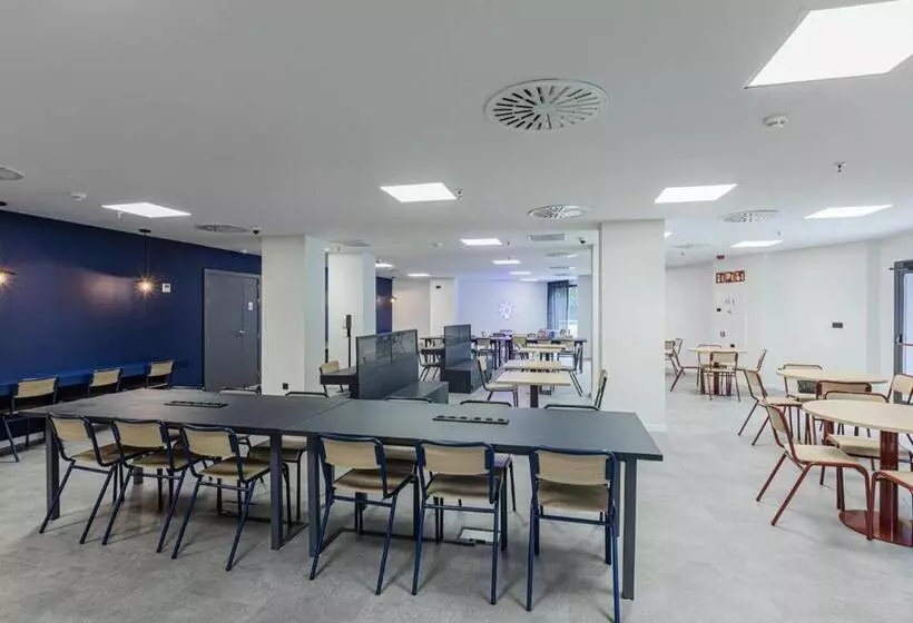 Retkeilymaja Micampus Santander Student Residence