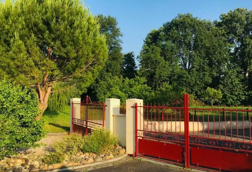 تختخواب و صبحانه Maison Aubergerac
