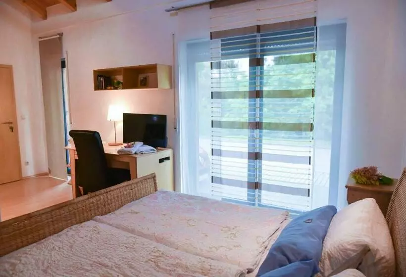 Aamiaismajoitus (B&B) Pension Froschkönig