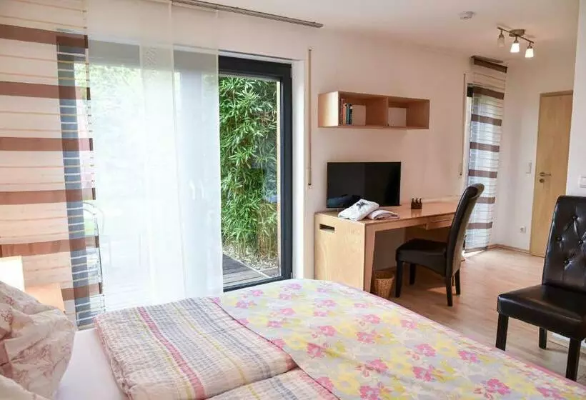 Aamiaismajoitus (B&B) Pension Froschkönig