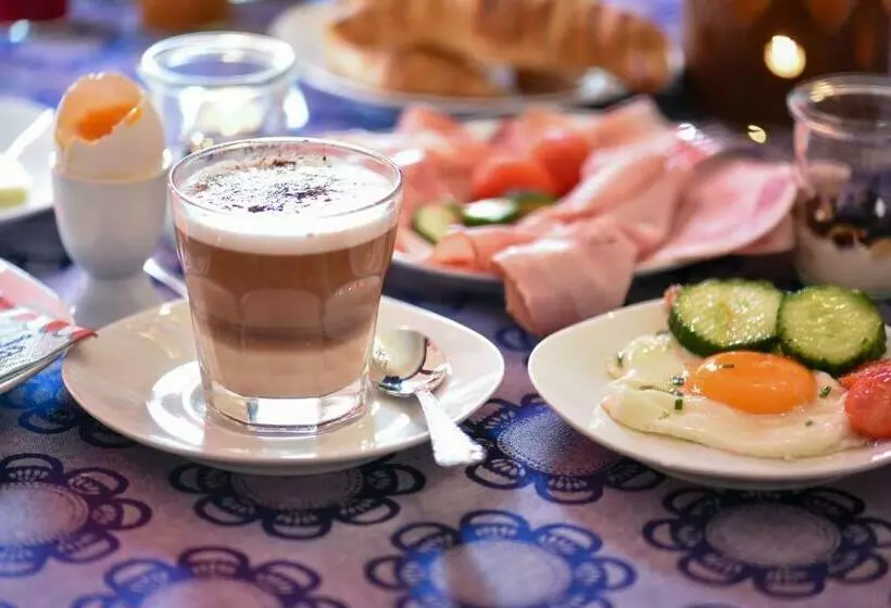 Aamiaismajoitus (B&B) Pension Froschkönig