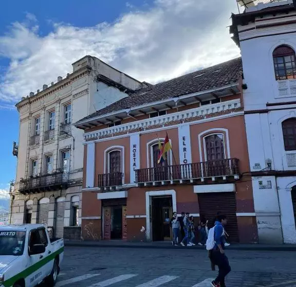 هتل Hostal El Rio