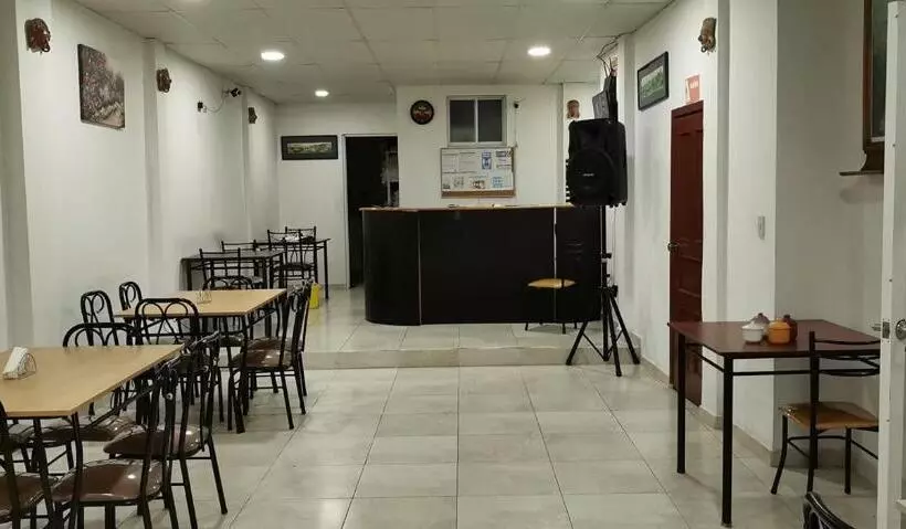 هتل Hostal El Rio