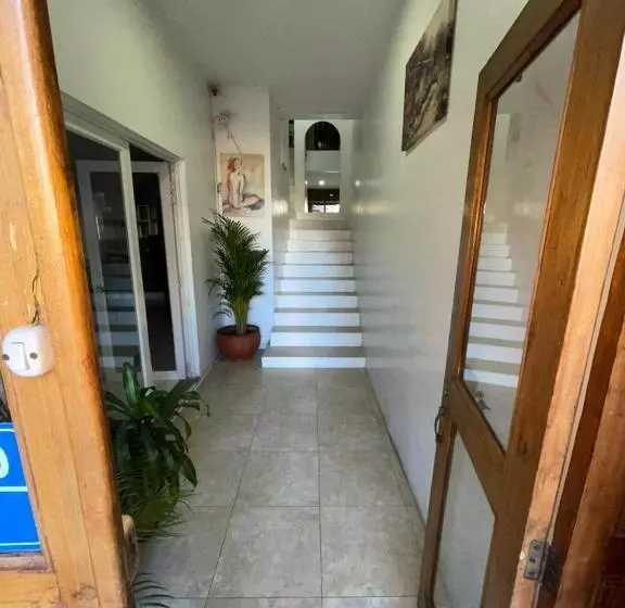 هتل Hostal El Rio