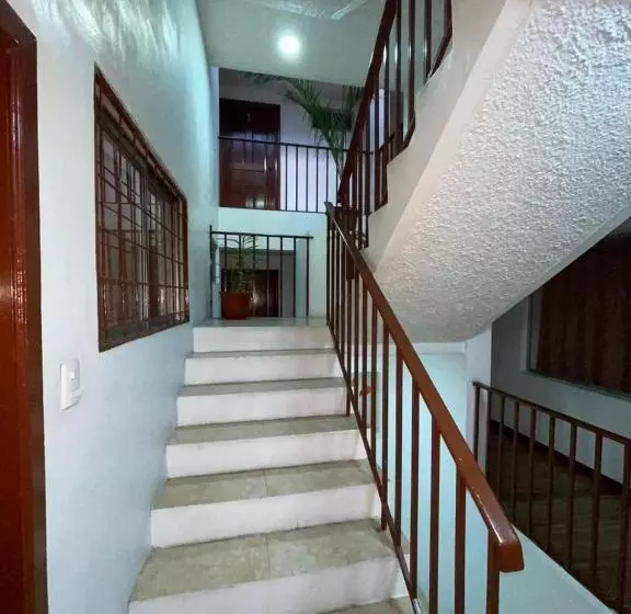 هتل Hostal El Rio