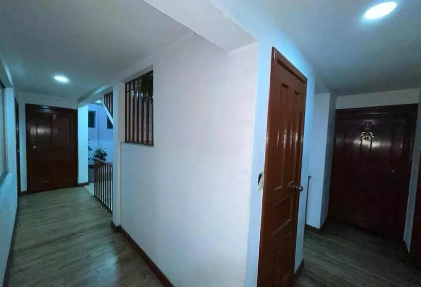 هتل Hostal El Rio