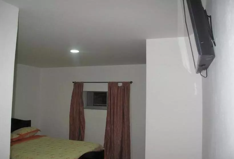 هتل Hostal El Rio
