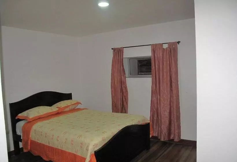 هتل Hostal El Rio
