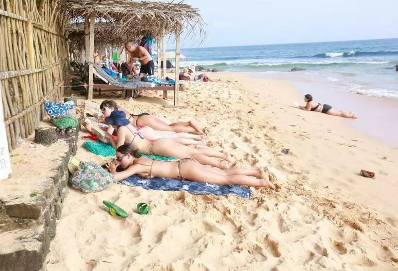 هتل Jayaa Beach