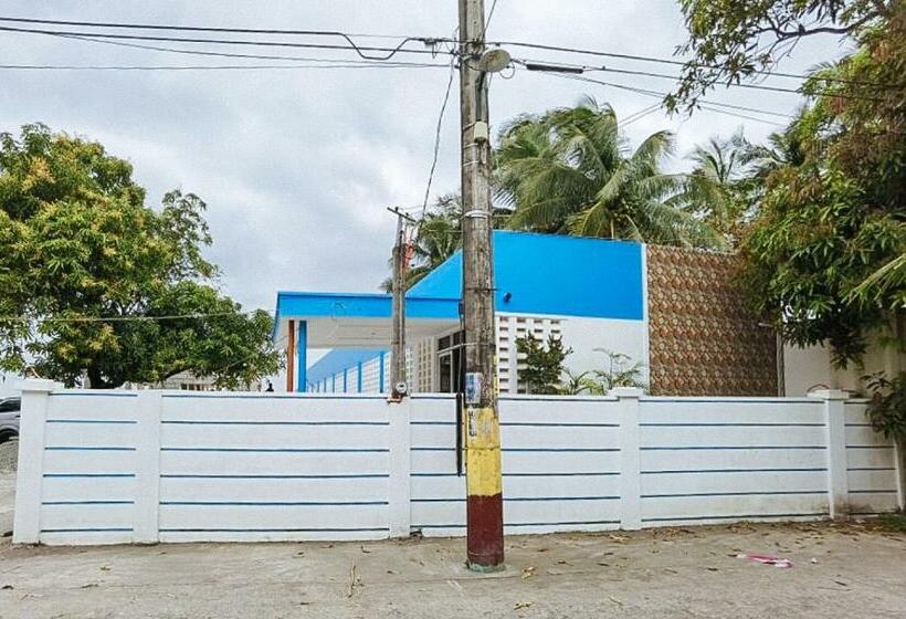 호텔 Reddoorz @ Don Martie Beach House Naic Cavite