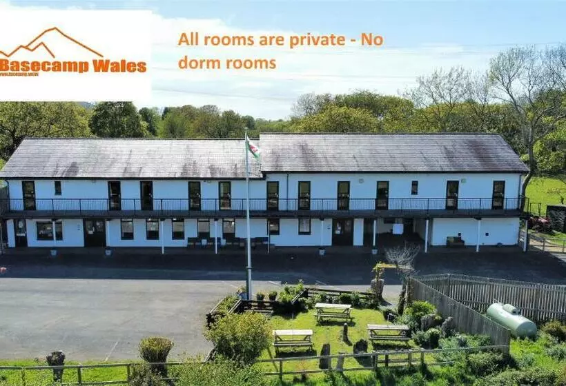 ユースホステル Basecamp Wales