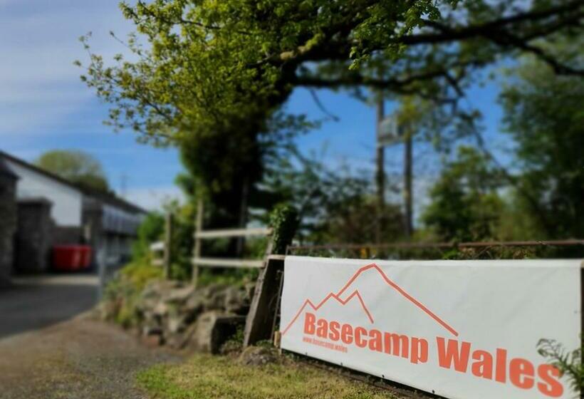 ユースホステル Basecamp Wales