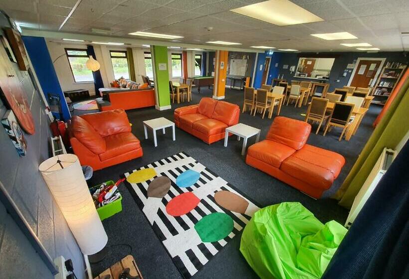 ユースホステル Basecamp Wales