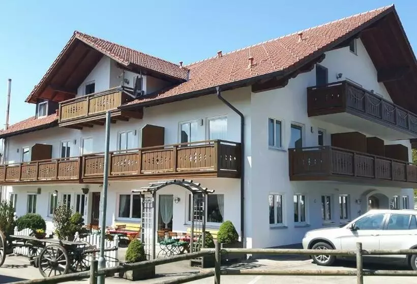 Retkeilymaja Gasthof Zum Strauß
